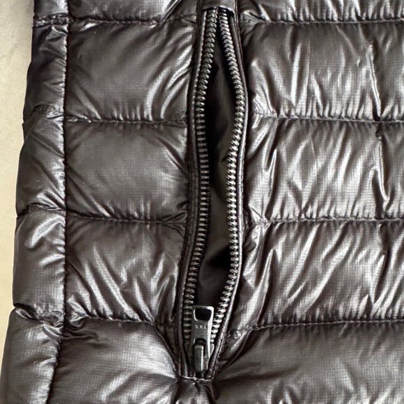 Isaora Light but very warm Black Puffer Jacket - Picture 4 of 9